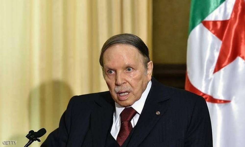 بوتفليقتة يؤجل الانتخابات الرئاسية ويعيد تشكيل الحكومة الجزائرية