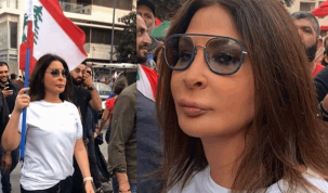 إليسا تشارك في مظاهرات لبنان