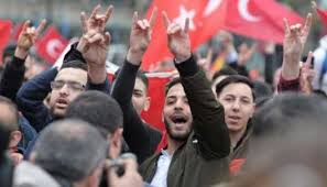 فرنسا تحل جماعة " الذئاب الرمادية " التركية المتطرفة