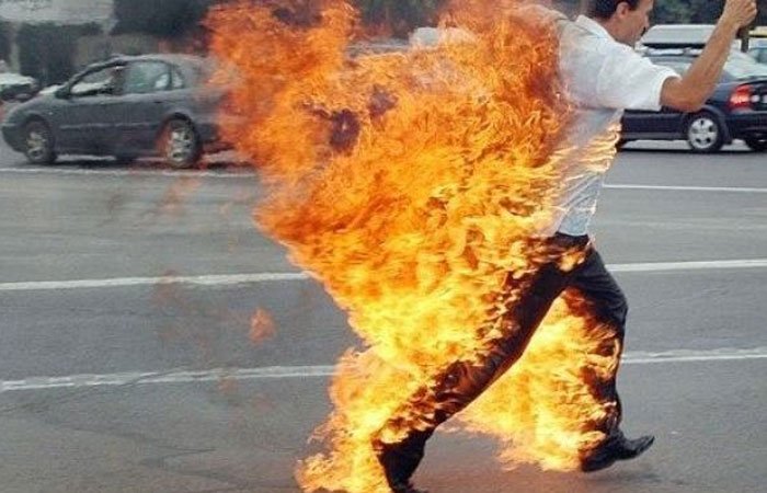 سائق توك توك يشعل النار في شخص بدار السلام
